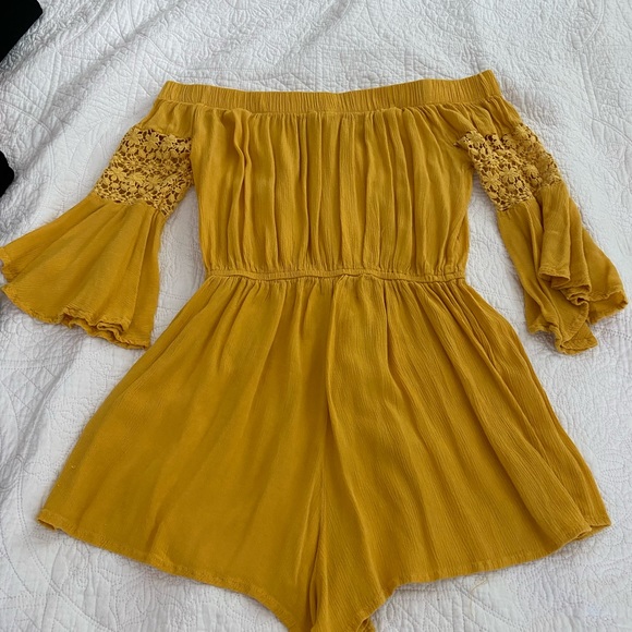 Yellow romper. Mustard color. Good condition - Picture 2 of 5
